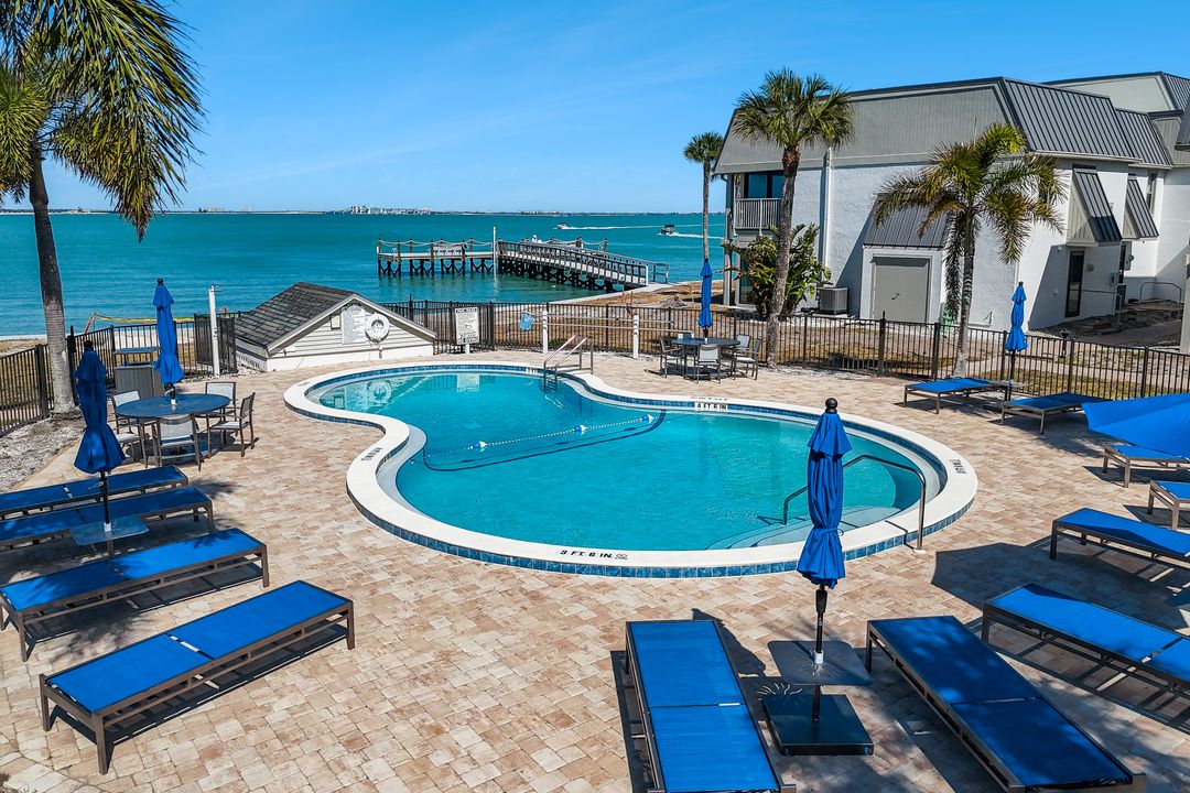 730 Sextant Dr, Sanibel, FL 33957