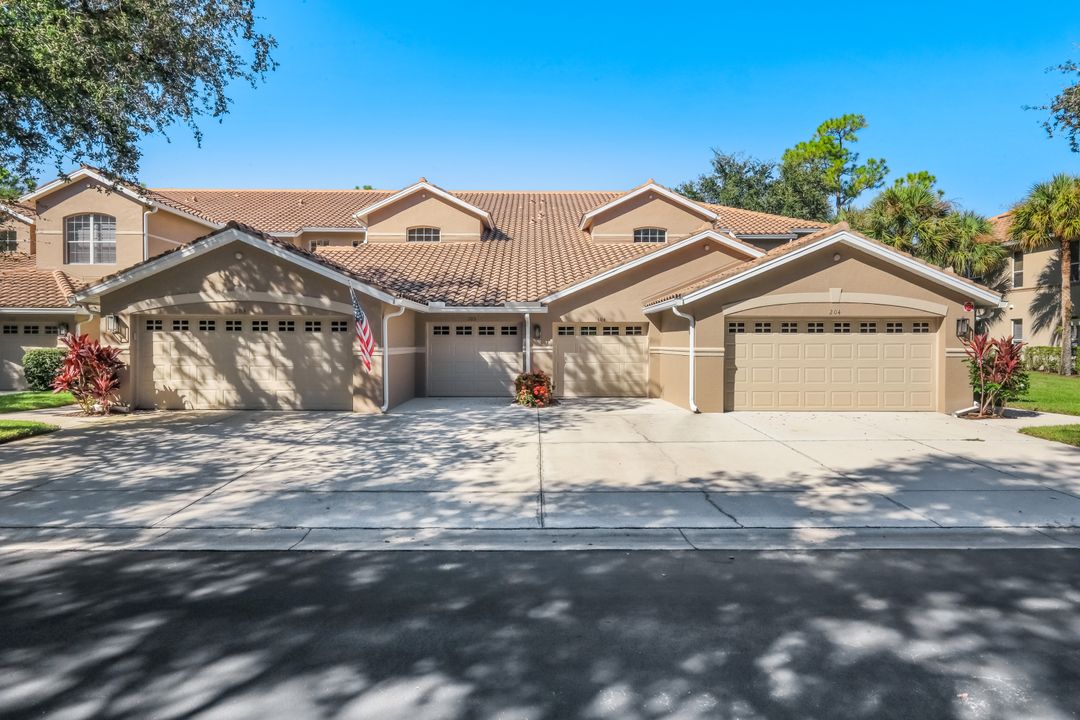8265 Danbury Blvd #203, Naples, FL 34120