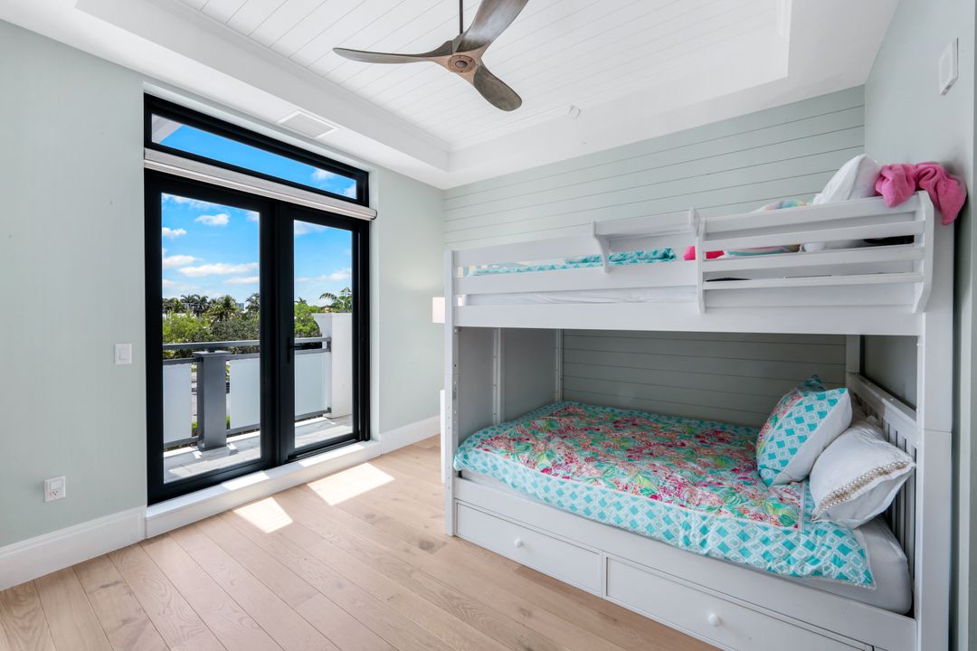 875 6th Ave S #303, Naples, FL 34102
