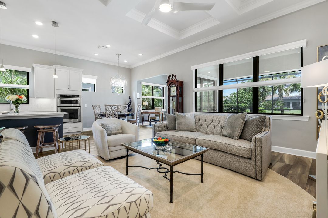9721 Everglades Dr, Naples, FL 34120
