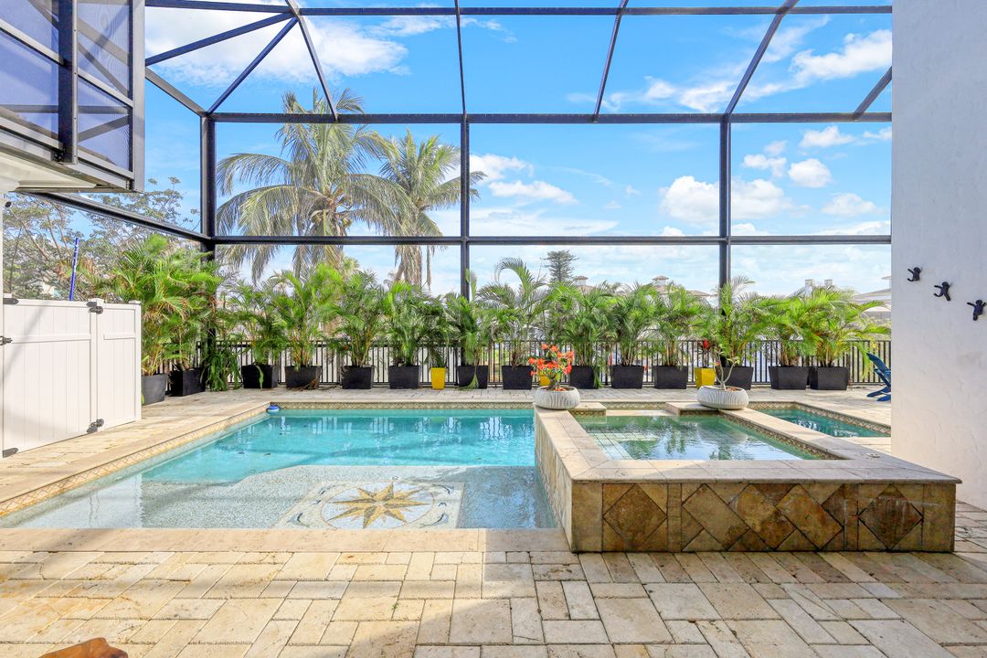 494 Seagull Ave, Naples, FL 34108