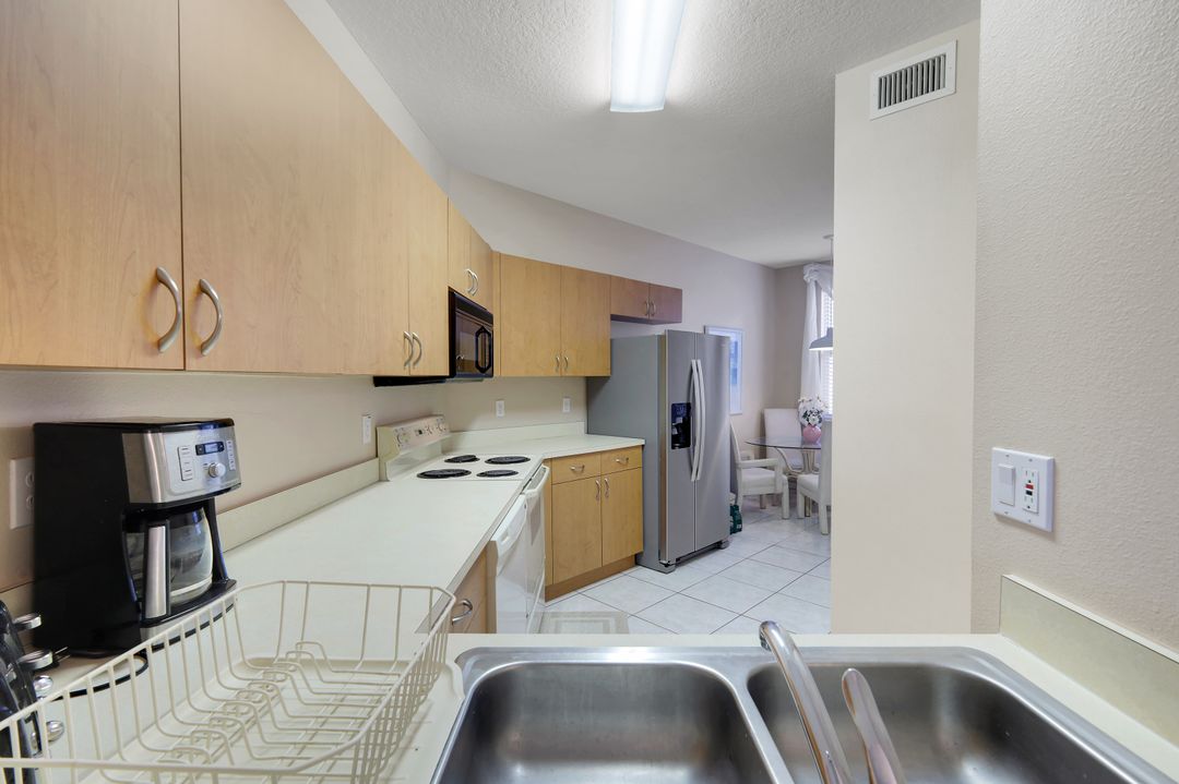 6384 Huntington Lakes Cir #103, Naples, FL 34119