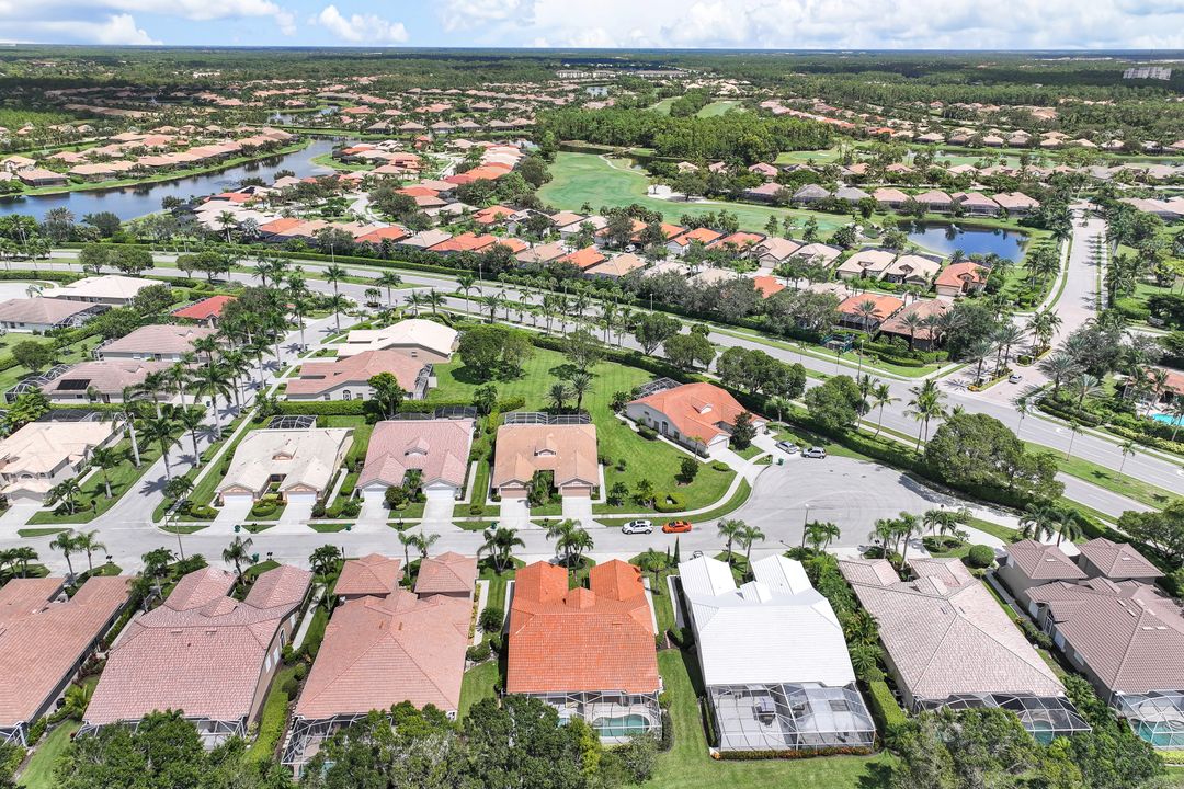 6667 Castlelawn Pl #19, Naples, FL 34113