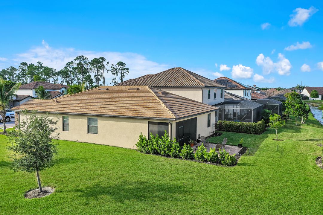 9386 Foxglove Ln, Naples, FL 34120