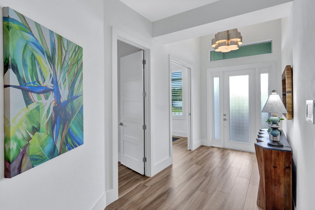 553 106th Ave N, Naples, FL 34108