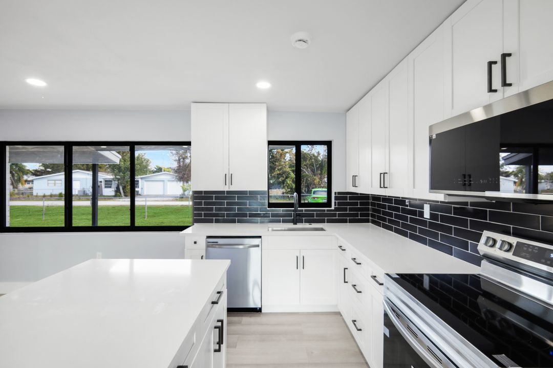 1389 Pine Ave, North Fort Myers, FL 33917