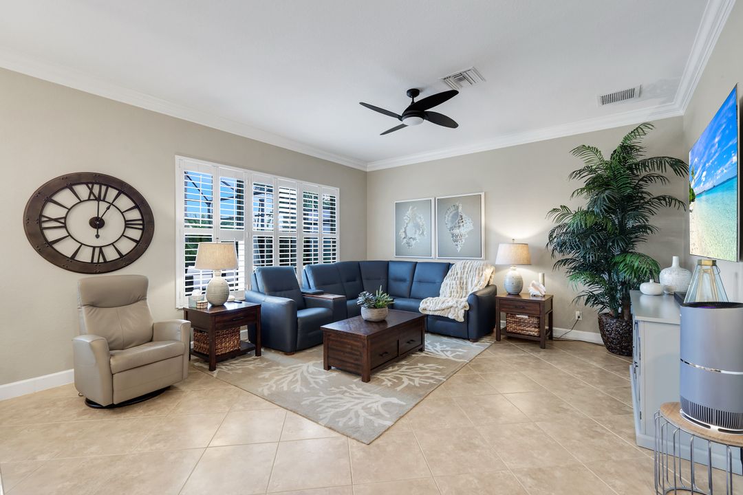 8223 Potomac Ln, Naples, FL 34104