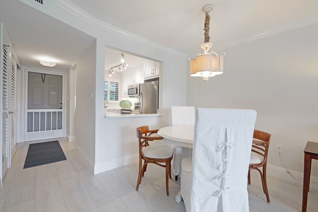 300 Forest Lakes Blvd #112, Naples, FL 34105