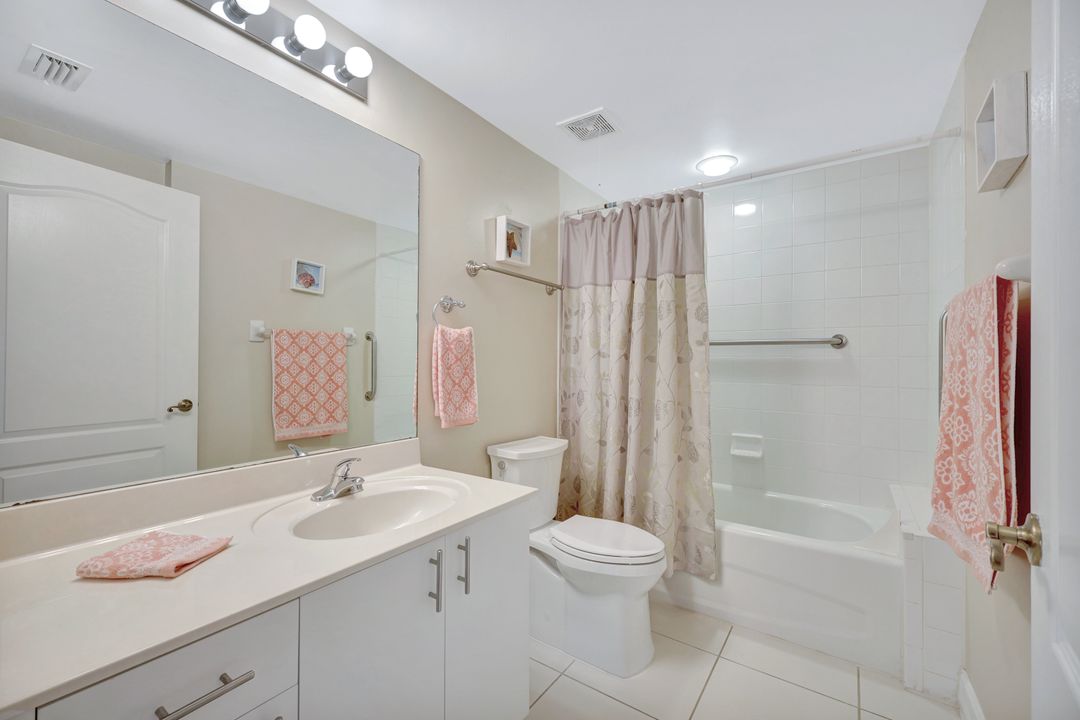 7842 Regal Heron Cir #204, Naples, FL 34104