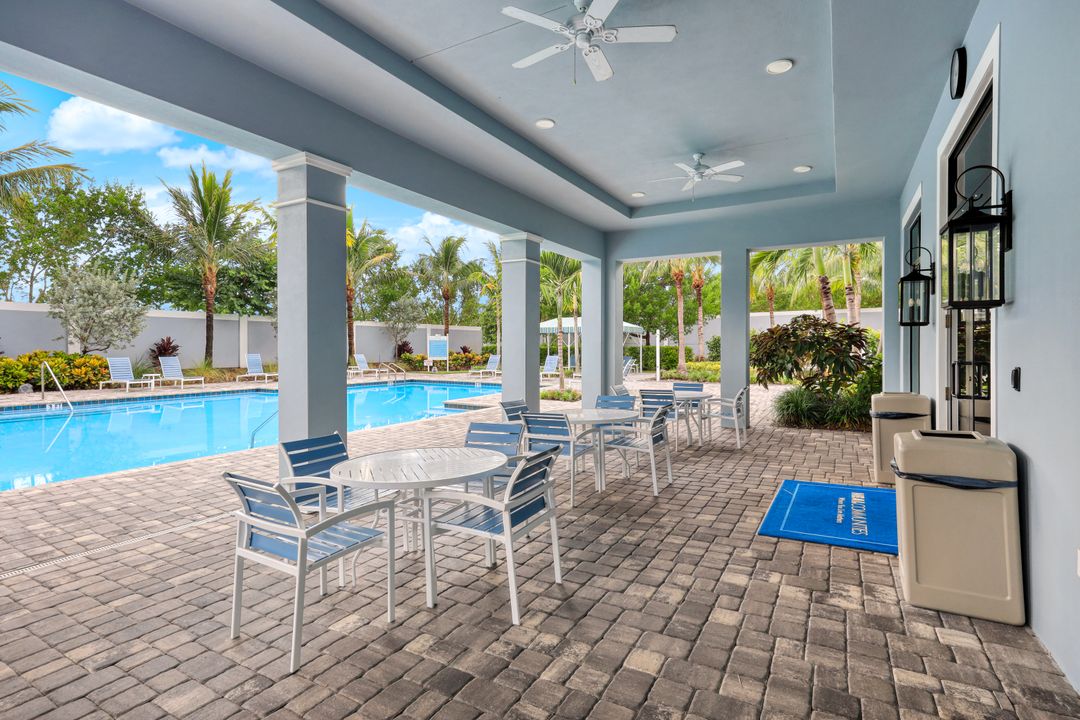 2542 Seychelles Dr #702, Naples, FL 34112