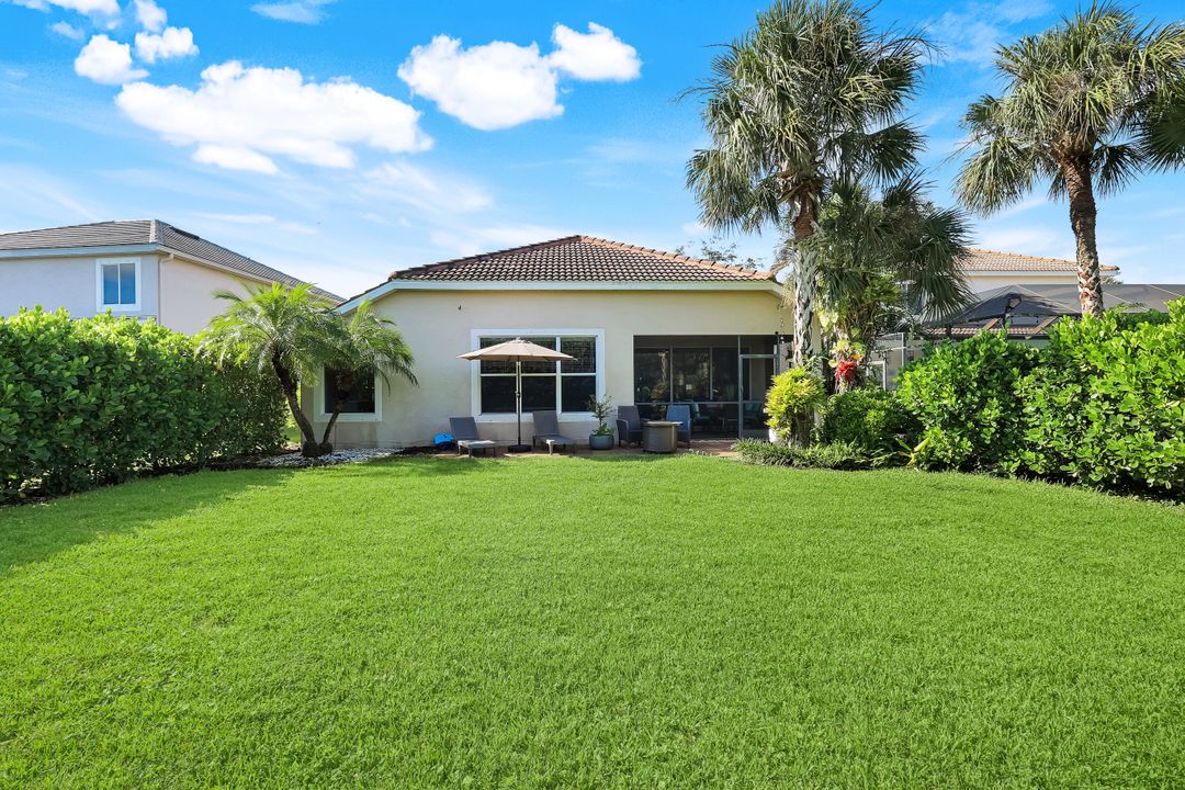 2095 Sagebrush Cir, Naples, FL 34120