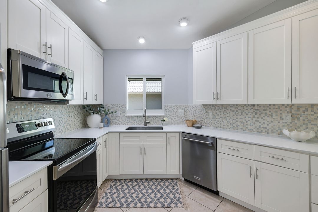 11054 Linnet Ln, Naples, FL 34119