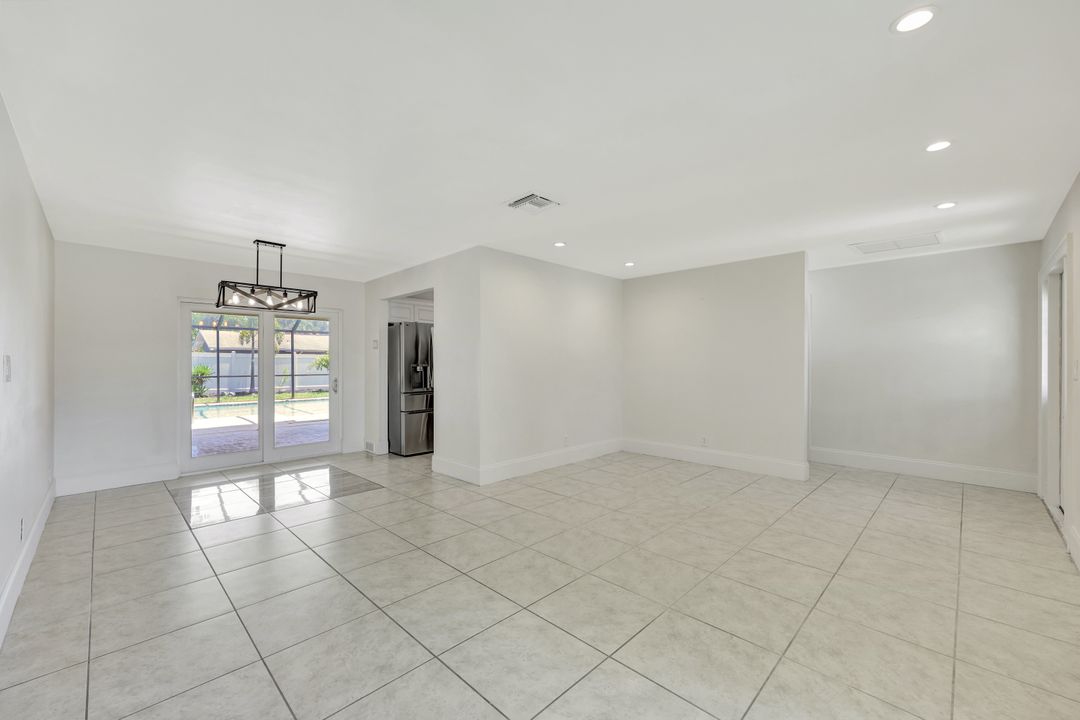 124 Flame Vine Dr, Naples, FL 34110