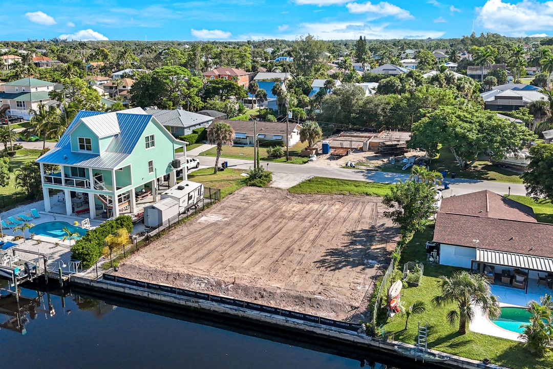 27281 Buccaneer Dr, Bonita Springs, FL 34135