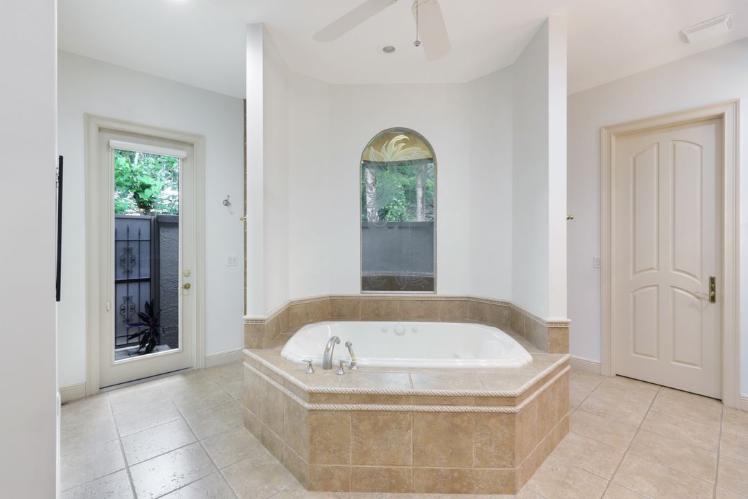 12099 Collier's Reserve Dr, Naples, FL 34110