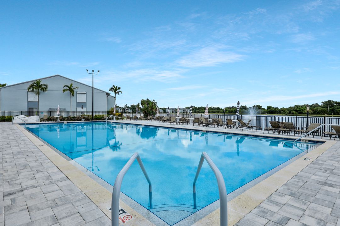 4071 Lakeside Club Blvd #3, Fort Myers, FL 33905