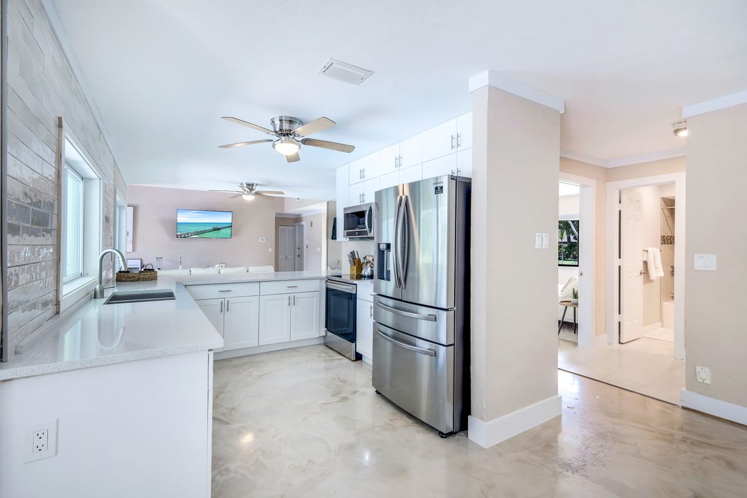 2266 Kings Lake Blvd, Naples, FL 34112
