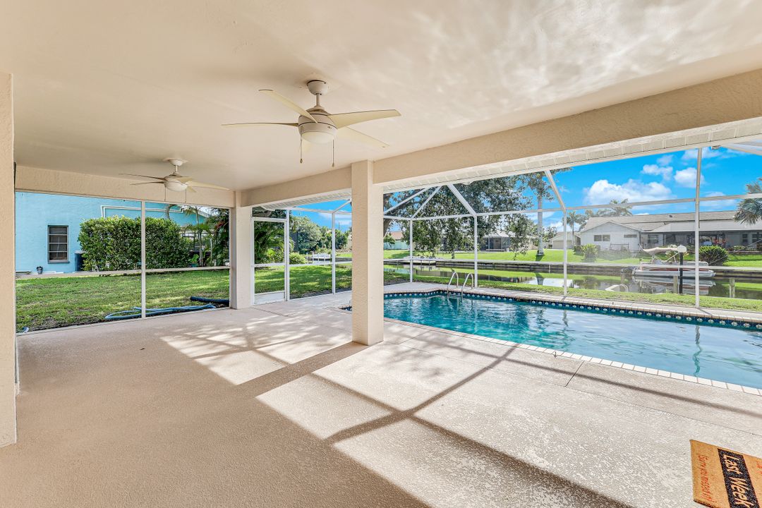 615 SE 19th Ct, Cape Coral, FL 33990