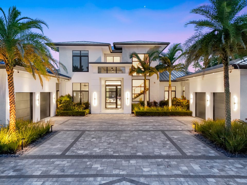 493 Carica Rd, Naples, FL 34108