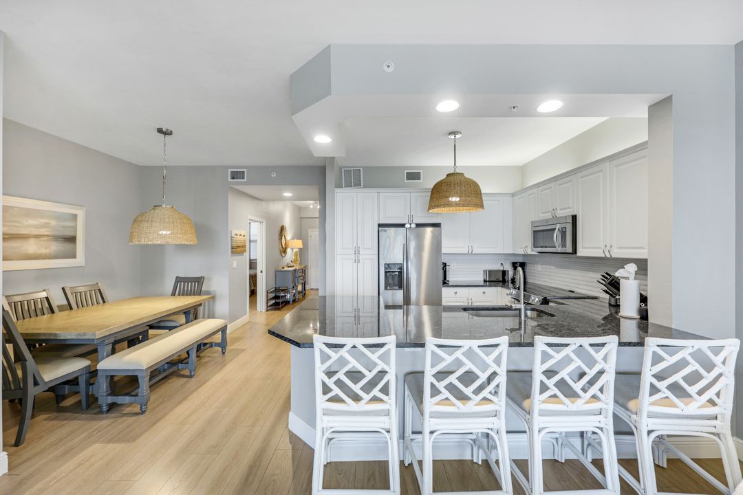 470 Launch Cir #403, Naples, FL 34108