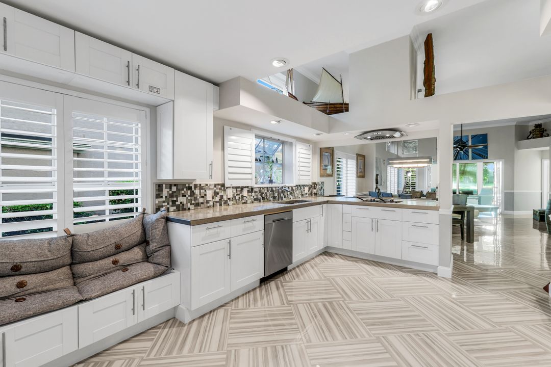 10366 Quail Crown Dr, Naples, FL 34119