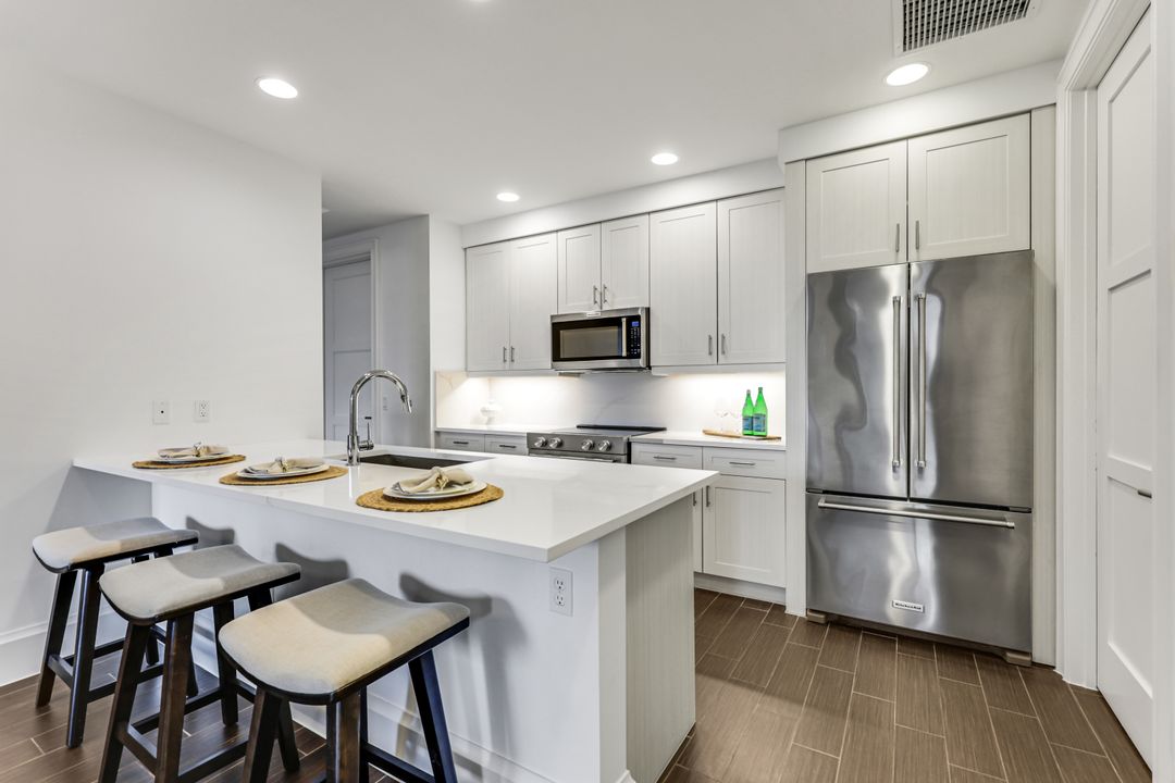 1030 3rd Ave S #215, Naples, FL 34102