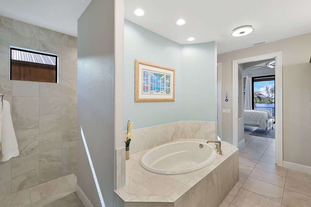 4612 NW 33rd Terrace, Cape Coral, FL 33993