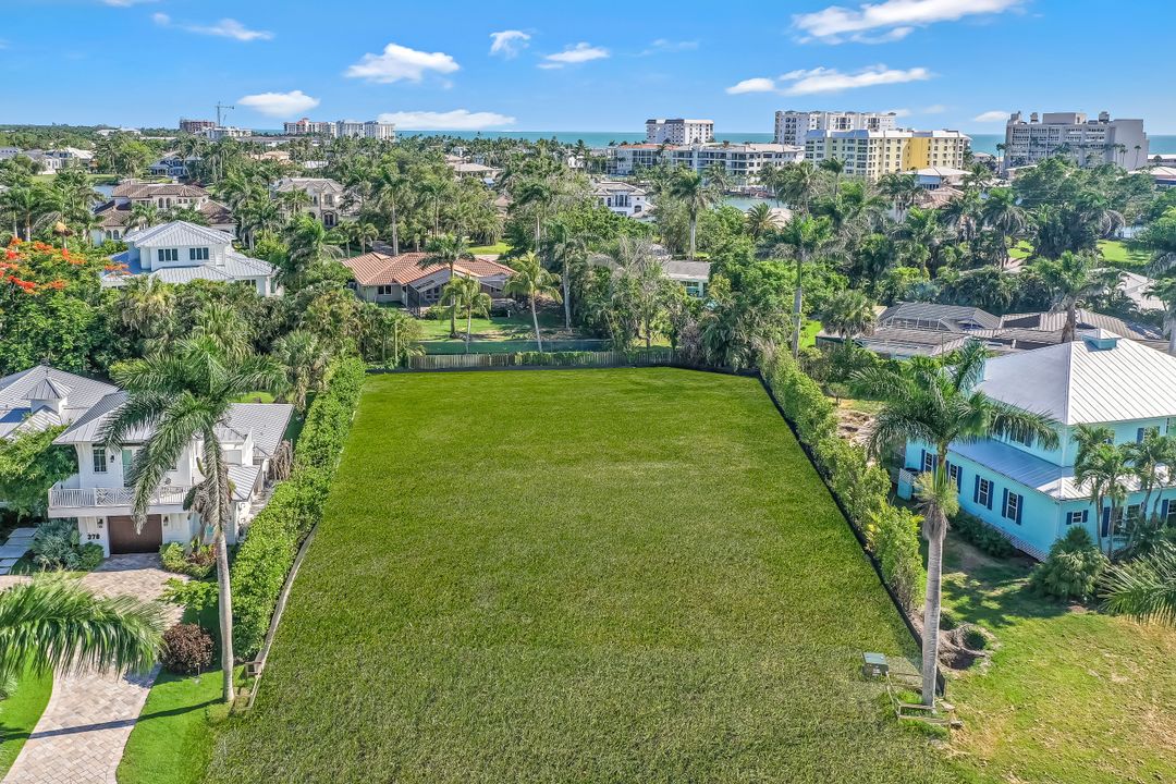 350 Rudder Rd, Naples, FL 34102