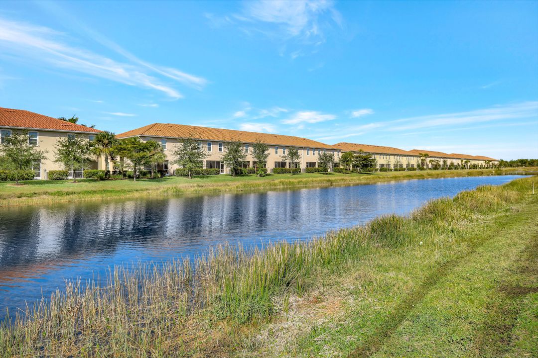 2567 Vine Ave, Naples, FL 34120