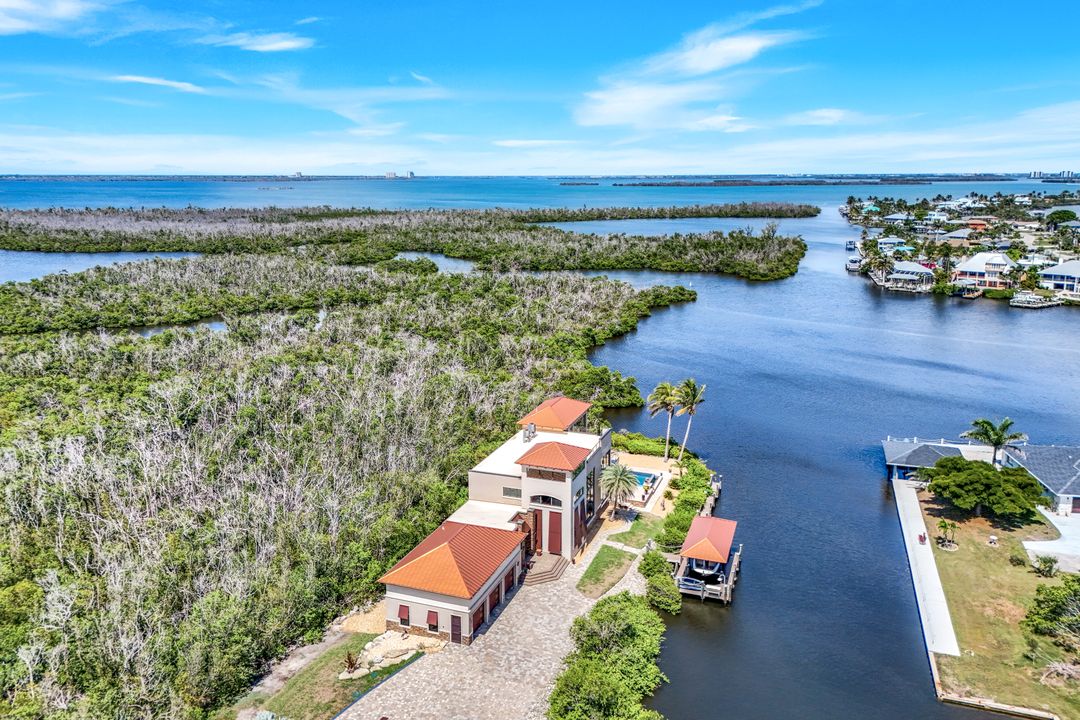 2755 Cussell Dr, Saint James City, FL 33956