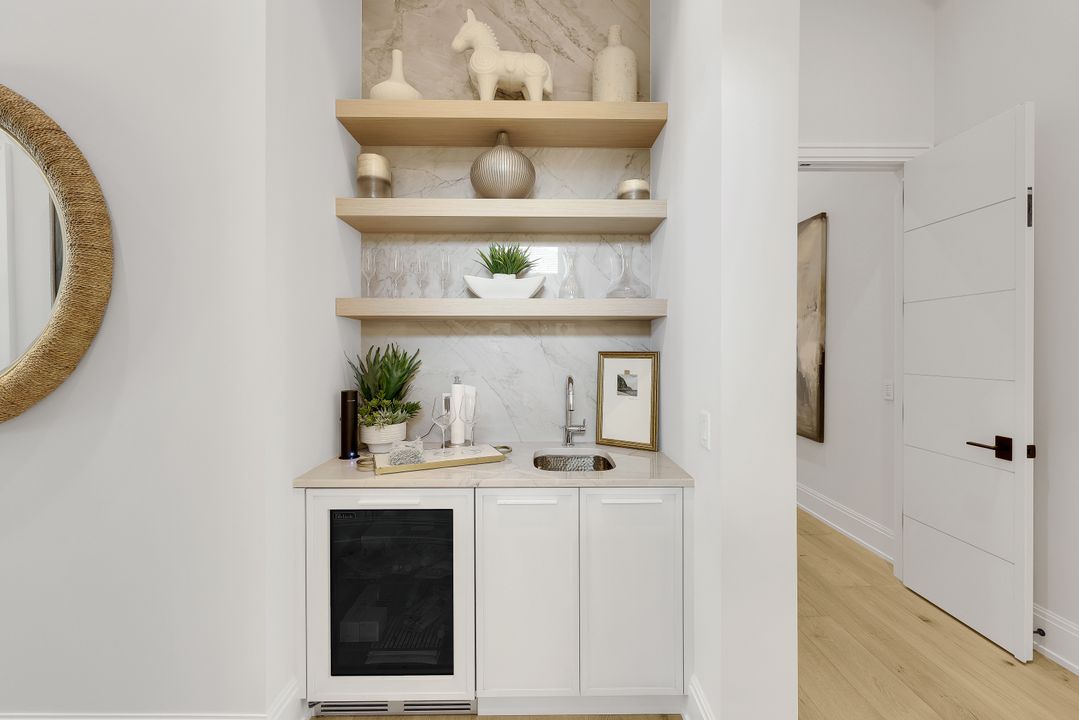 767 Park Shore Dr, Naples, FL 34103