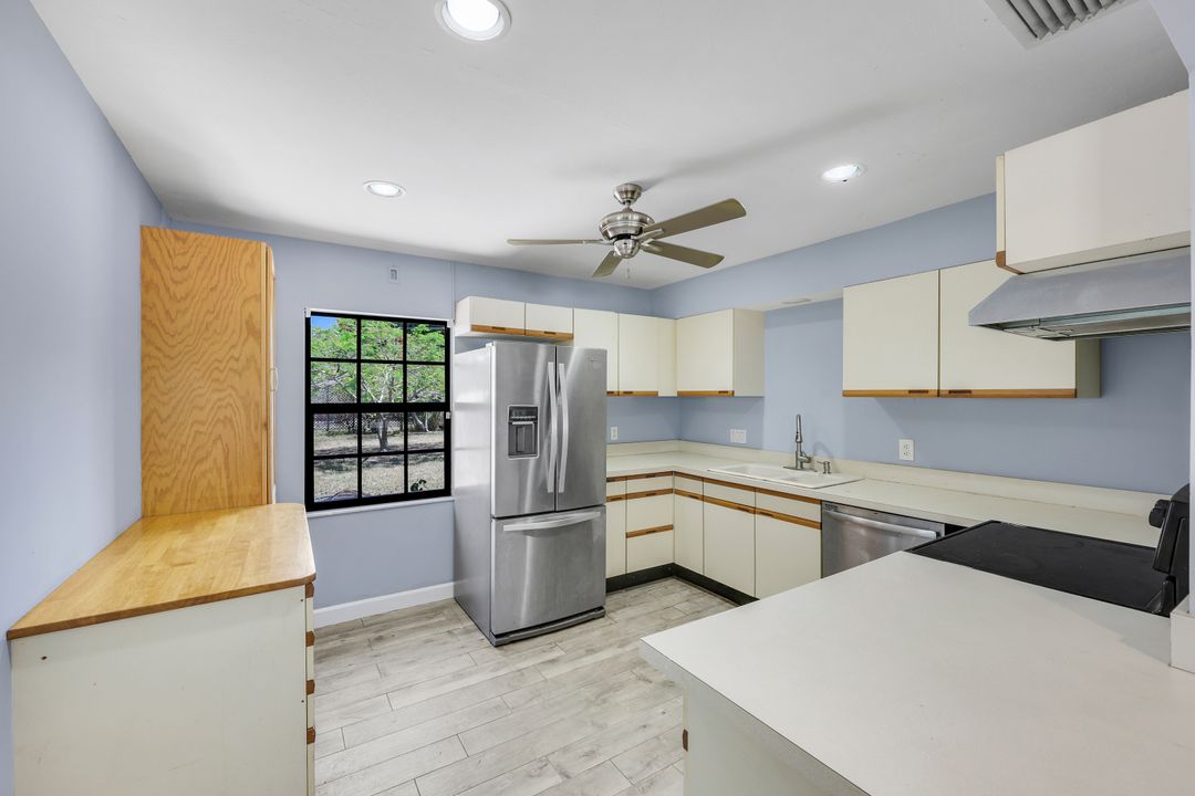 3163 Caledonia Ave, Naples, FL 34112