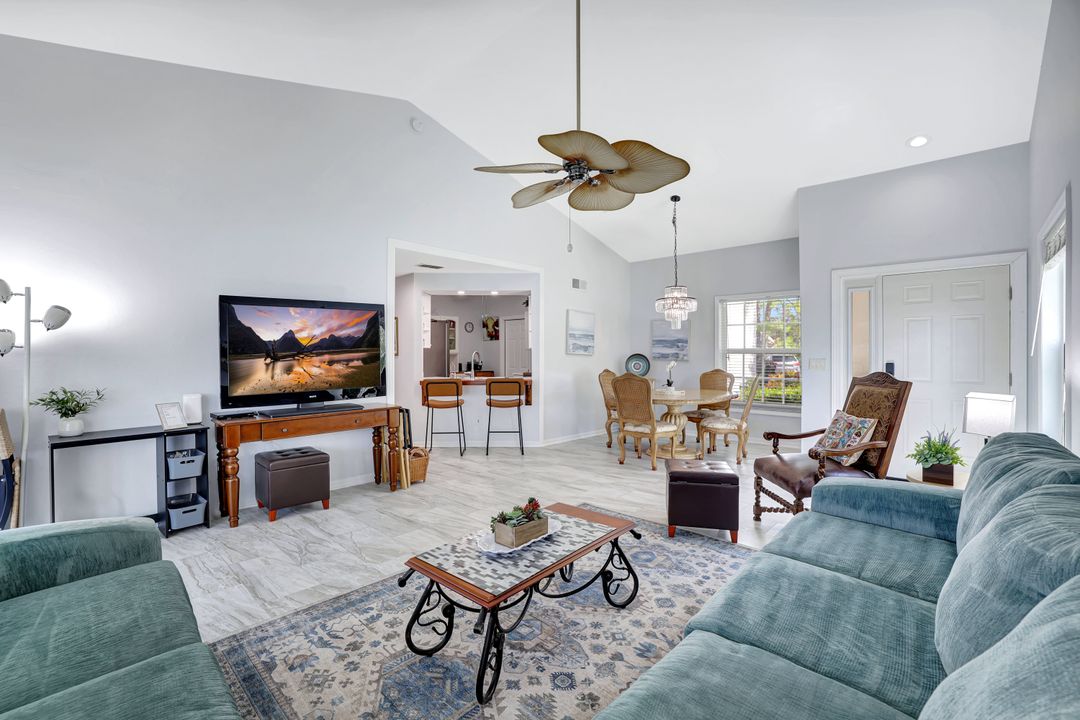613 Windsor Sq #101, Naples, FL 34104