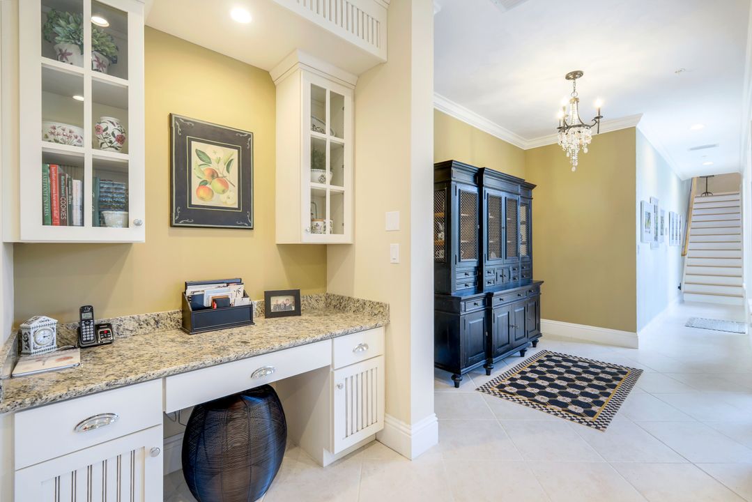 331 3rd Ave S #4, Naples, FL 34102