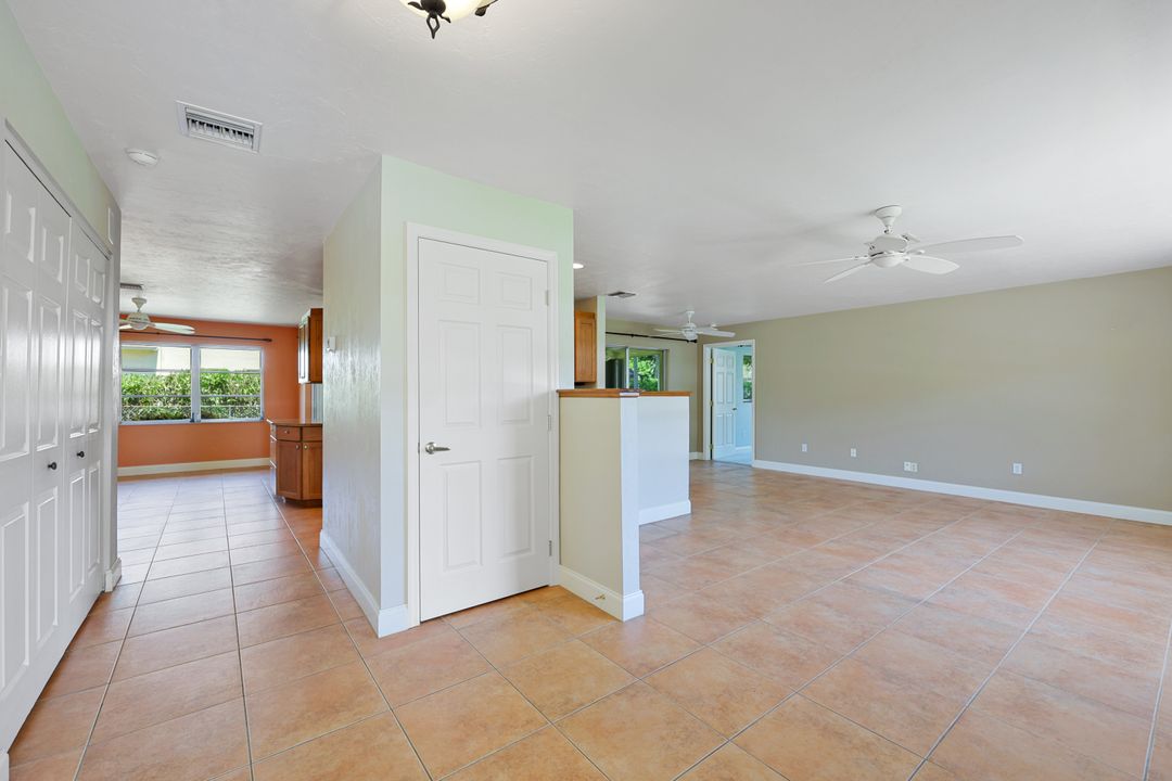 2530 10th St N, Naples, FL 34103