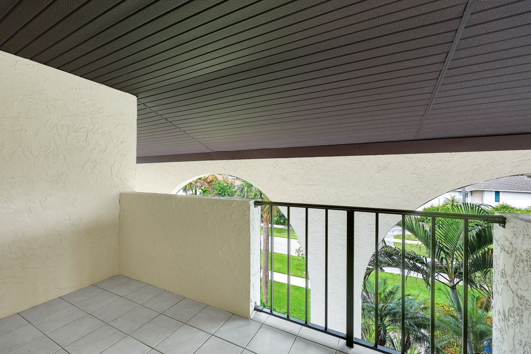 1400 Blue Point Ave #202, Naples, FL 34102