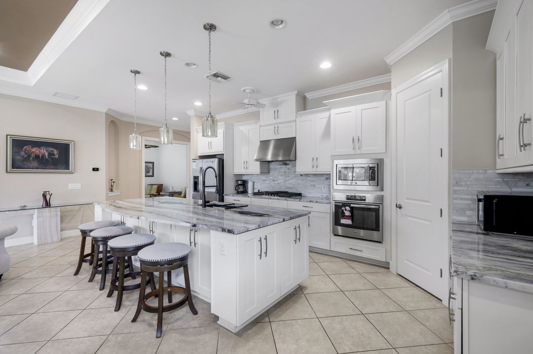 8527 Palacio Terrace N, Naples, FL 34114