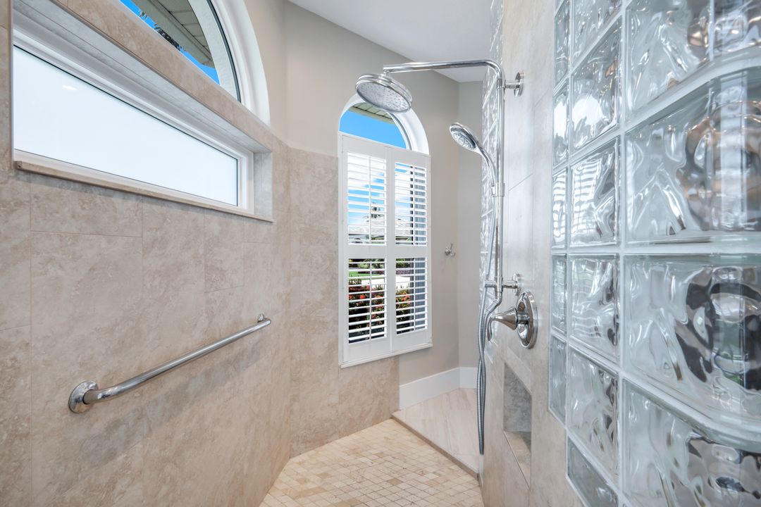 5606 Merlyn Ln, Cape Coral, FL 33914