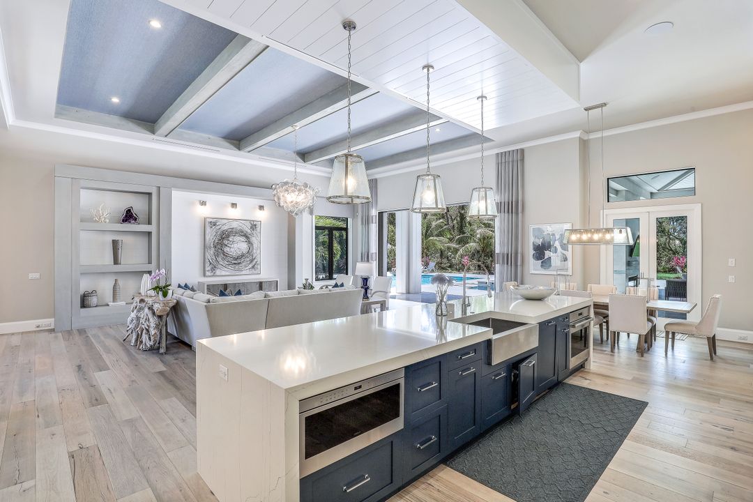 125 Caribbean Rd, Naples, FL 34108