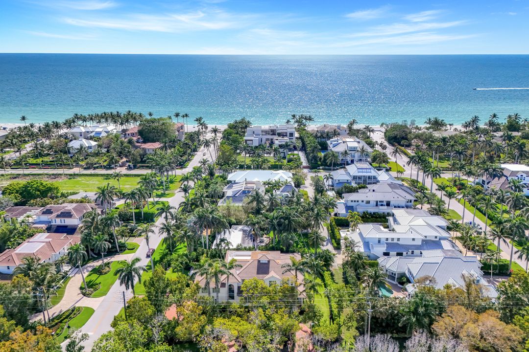 1550 Gordon Dr, Naples, FL 34102
