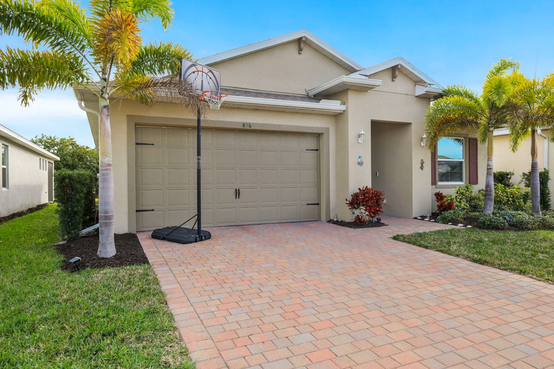 836 Heather Lk Ave, Cape Coral, FL 33993