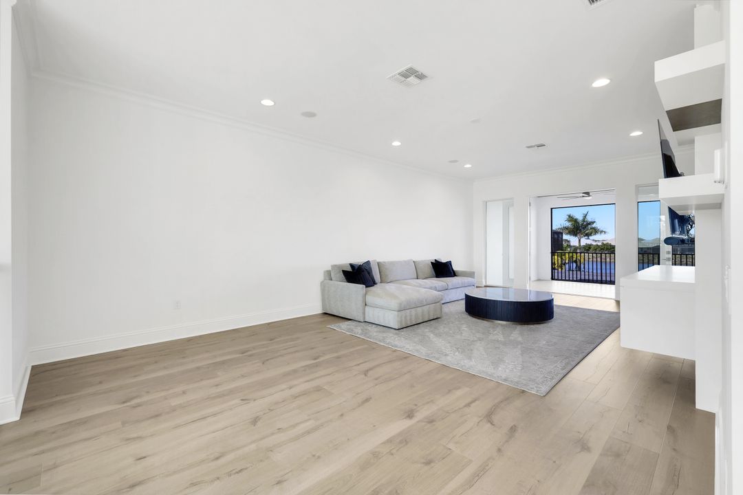 6273 Negril Isle Dr, Naples, FL 34113