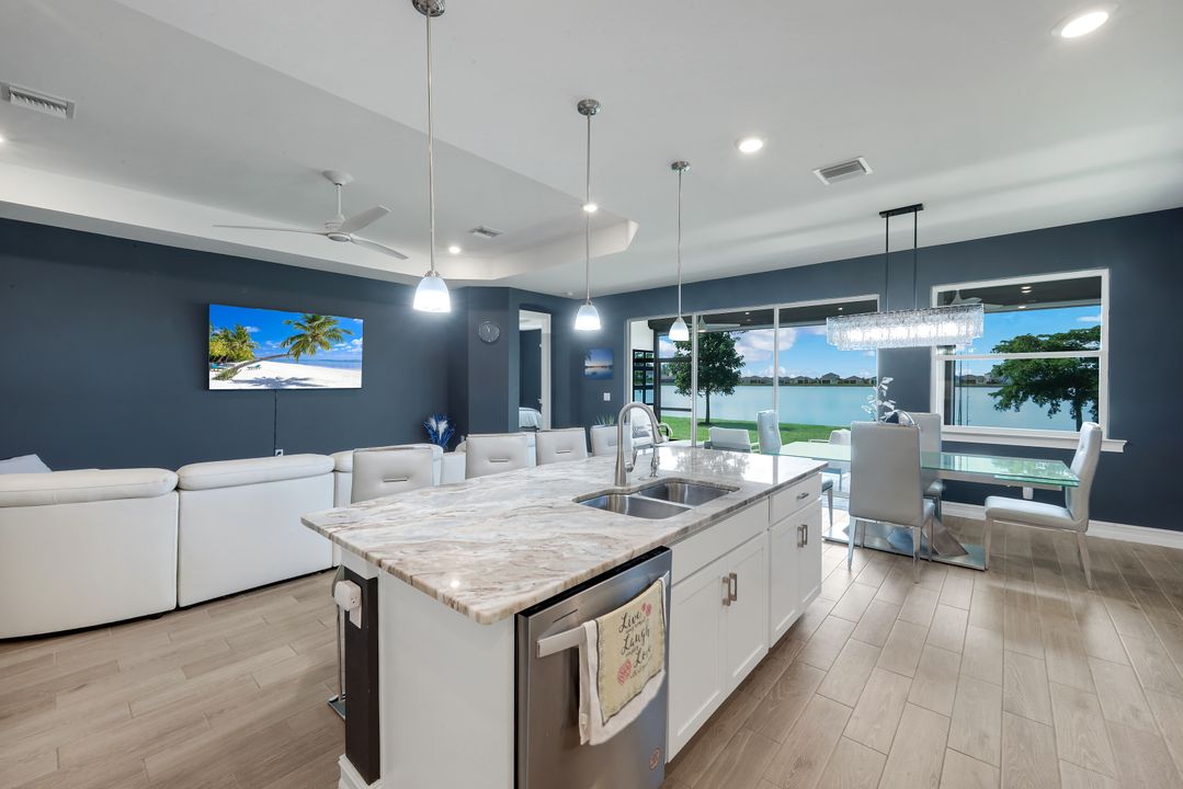 950 Stonewater Lk Ter, Cape Coral, FL 33993
