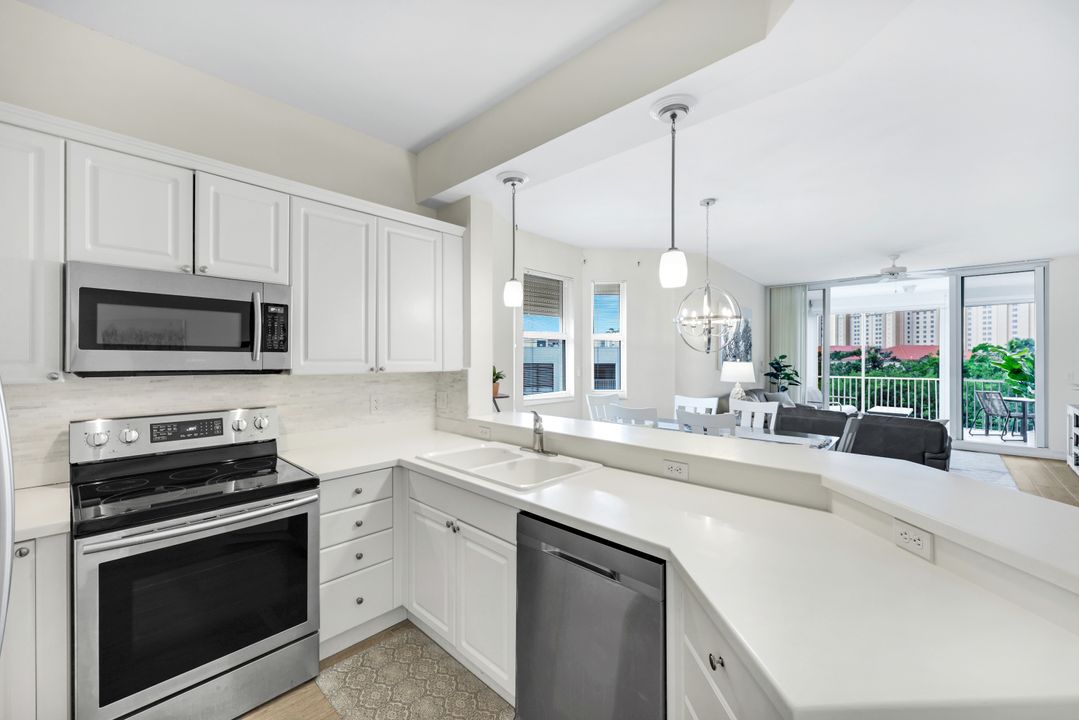 400 Flagship Dr, Naples, FL 34108
