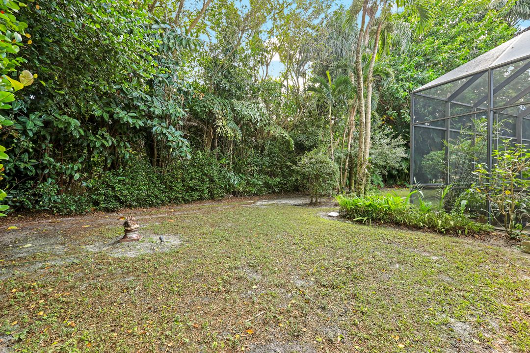 602 Springline Dr, Naples, FL 34102