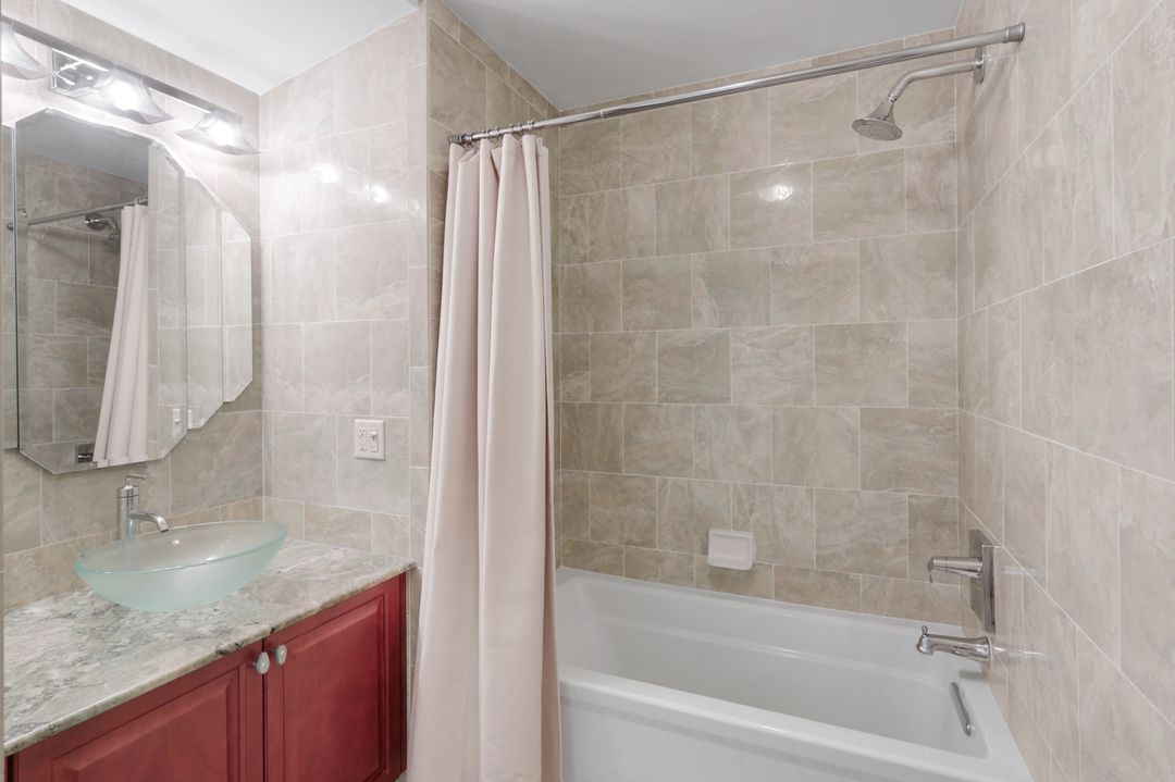 675 Murex Dr, Naples, FL 34102