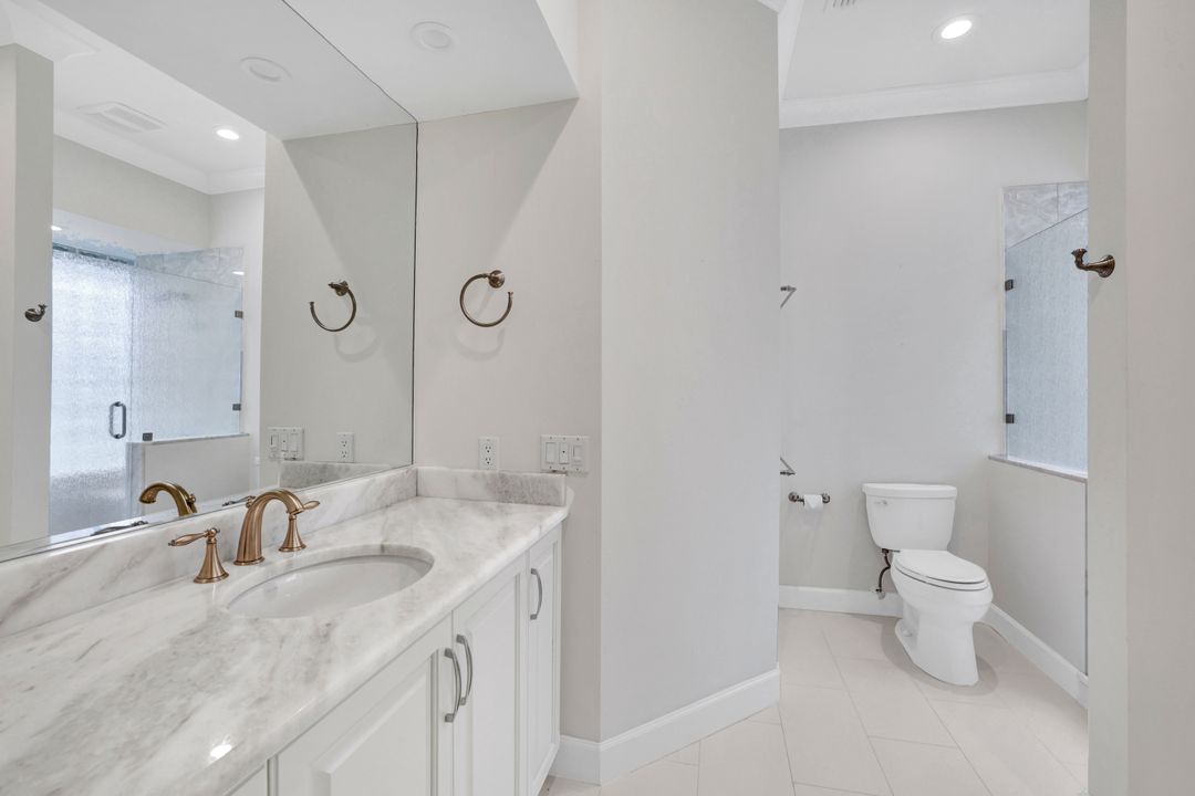 695 Ardmore Ln, Naples, FL 34108