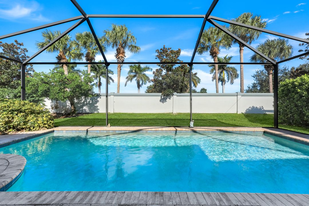 10101 Florence Cir, Naples, FL 34119