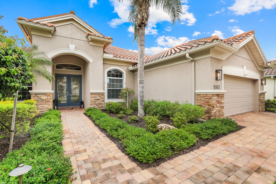 9383 Copper Rock Ct, Naples, FL 34120