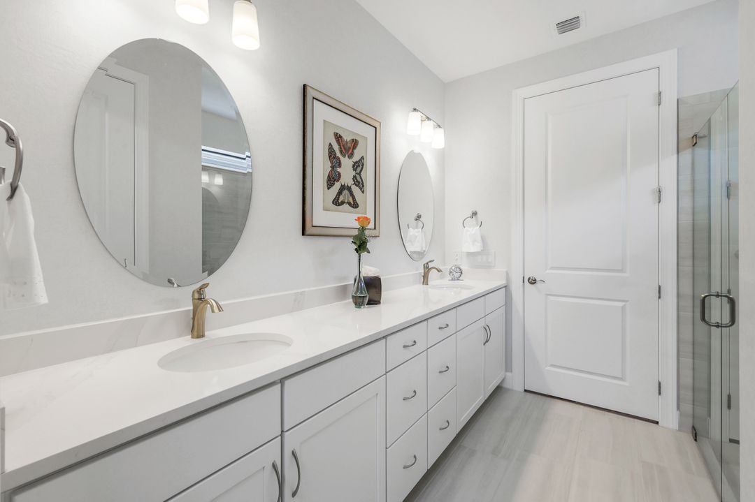 9721 Everglades Dr, Naples, FL 34120